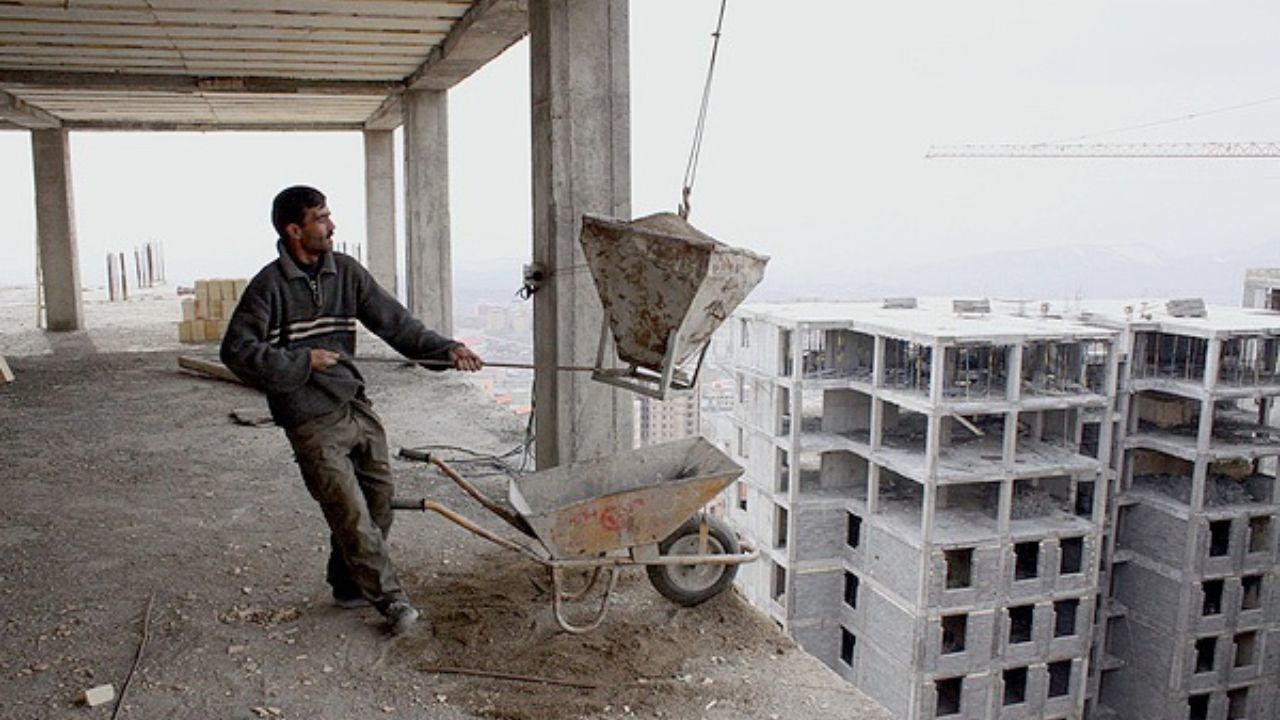 650 هزار کارگر ساختمانی

در آستانه بیمه شدن هستند