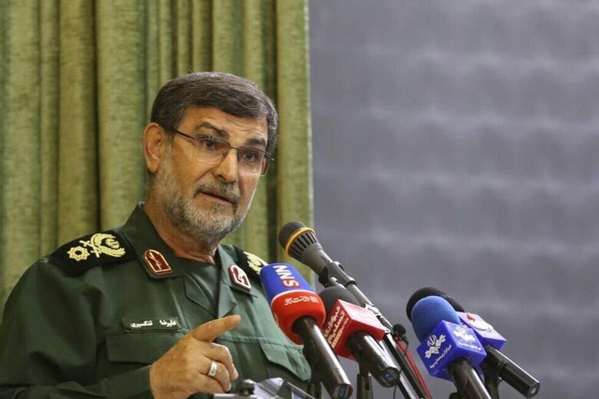 
کشتی‌های عبوری از تنگه هرمز، باید به زبان فارسی خود را معرفی کنند