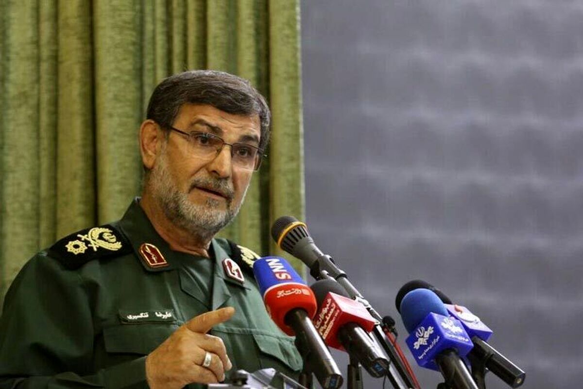 
کشتی‌های عبوری از تنگه هرمز، باید به زبان فارسی خود را معرفی کنند