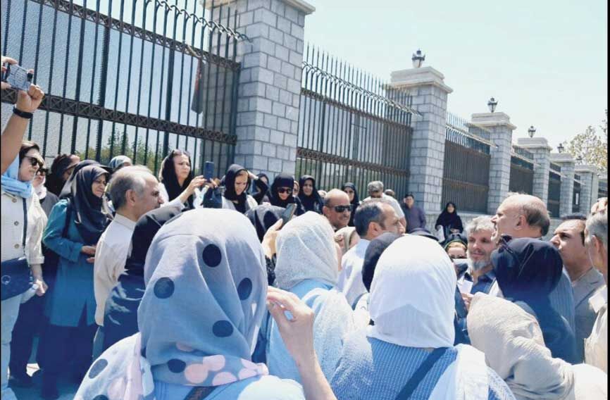 تجمع بازنشستگان فرهنگی 

مقابل سازمان برنامه و بودجه