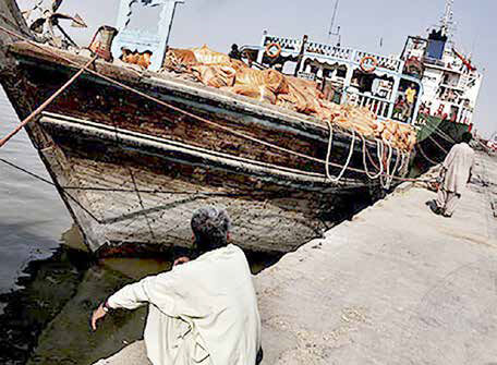 
مردان دریا فلافل‌ می‌فروشند
