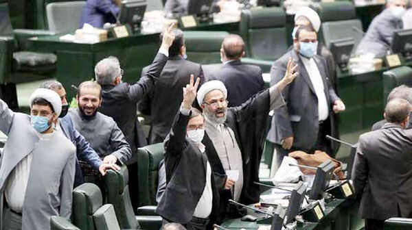 
حمایت از «صیانت» با لاپوشانی و توپ و تشر! 