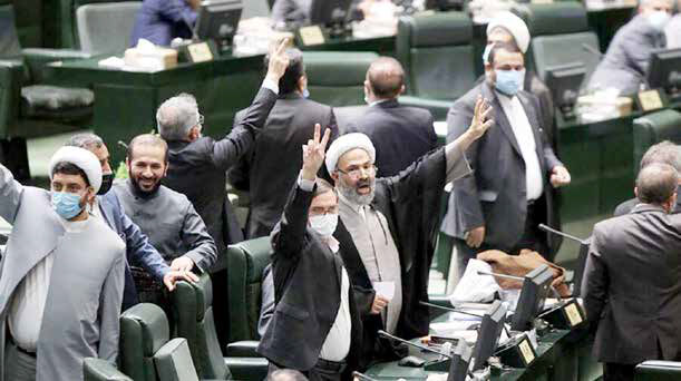 
حمایت از «صیانت» با لاپوشانی و توپ و تشر! 