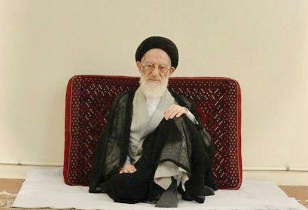 
مرجعی که از هیاهوی سیاست فاصله گرفت، اما سکوت نکرد