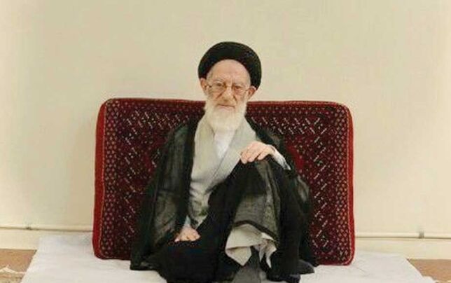 
مرجعی که از هیاهوی سیاست فاصله گرفت، اما سکوت نکرد