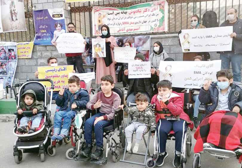 در ماه اخیر 10 بچه‌ فوت کردند و وزارت بهداشت همچنان در واردات دارو تعلل می کند