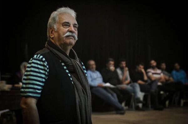 هادی مرزبان «دکتر نون» را به تالار وحدت می‌آورد