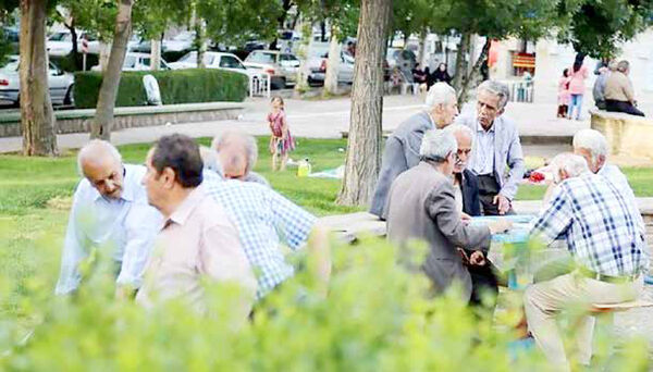 
لباس تنمان را می‌فروشیم تا شکممان را سیر کنیم