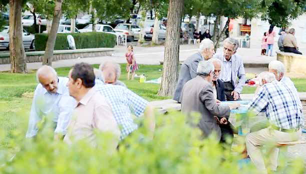 
لباس تنمان را می‌فروشیم تا شکممان را سیر کنیم