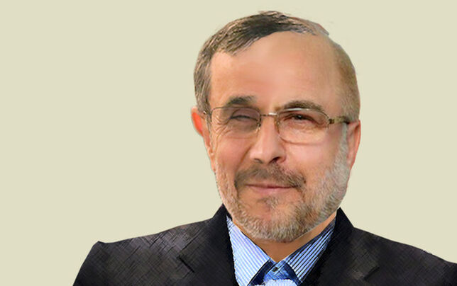 صعود خلبان از نردبان لرزان احمدی‌نژاد