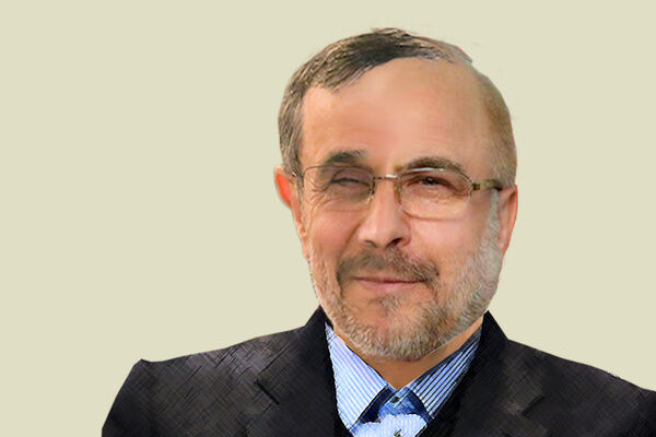 صعود خلبان از نردبان لرزان احمدی‌نژاد