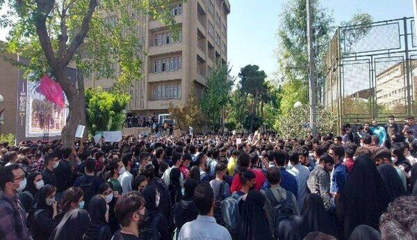 شرایط آزادی دانشجویان زندانی فراهم شود