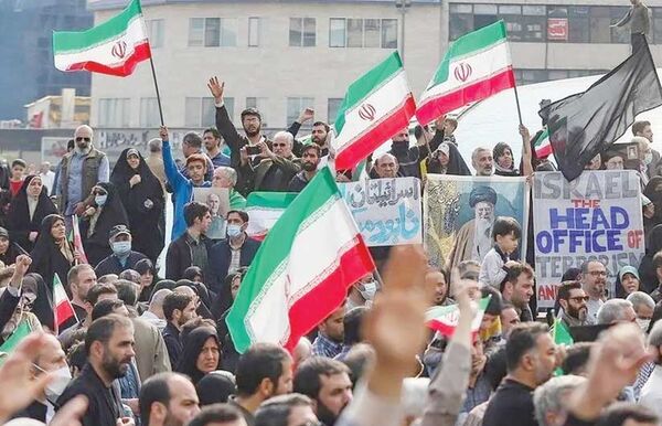 
تجمع تهرانی‌ها در محکومیت حوادث و خشونت‌های اخیر در کشور 