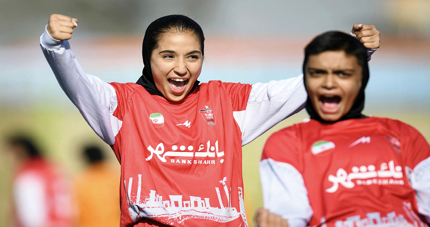 صعود تیم زنان پرسپولیس به لیگ برتر با قهرمانی؛
جام سرخ
