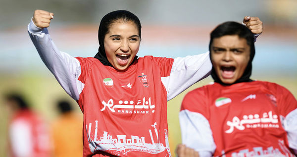 صعود تیم زنان پرسپولیس به لیگ برتر با قهرمانی؛
جام سرخ