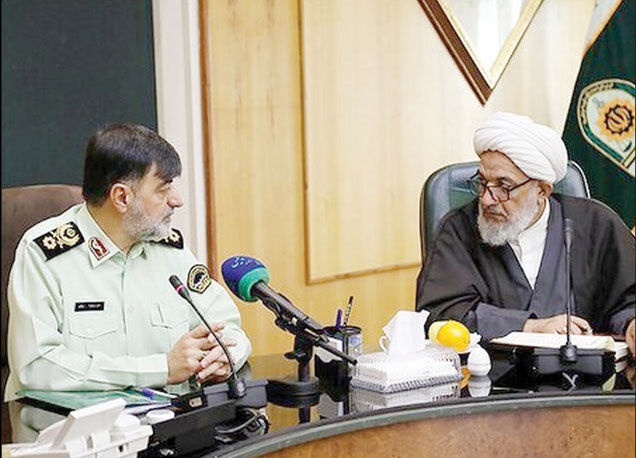  پای کار اجرای طرح نور پلیس می‌مانیم