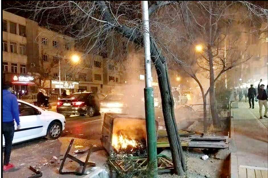 کسی که سطل آشغال آتش زده را نباید مانند یک تروریست دید