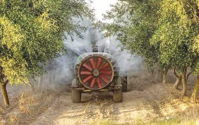 سموم نامرغوب، نفس کارگران باغات را به شماره انداخته!