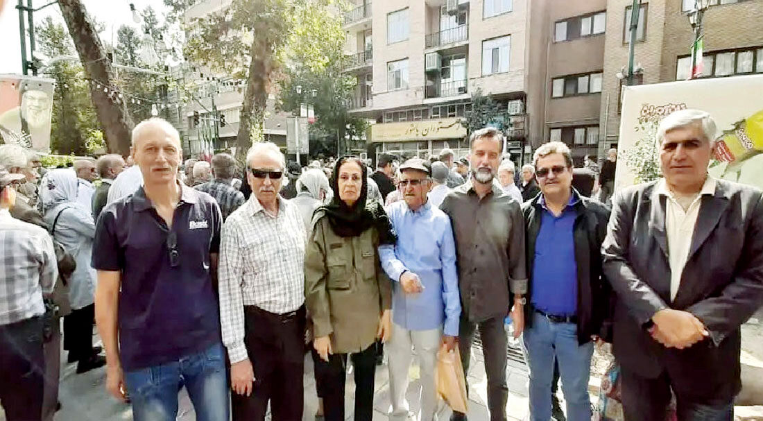 بازنشستگان فولاد مقابل نهاد ریاست‌جمهوری تجمع کردند